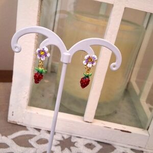 💥SALE💥Strawberry Flower Dangle Earrings NEW